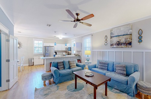 Port St. Joe Cottage | Charming beachside cottage with shared hot tub & short walk to beaches - dog OK