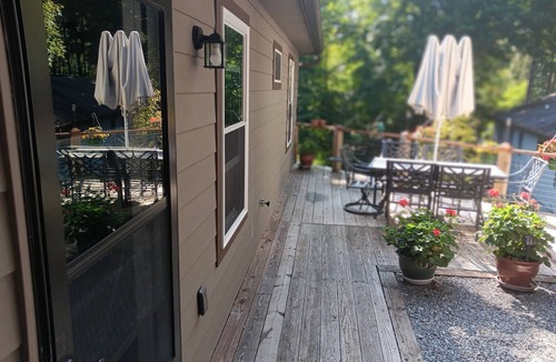 Newland Cabin | Charming cabin nestled in a Blue Ridge mountain resort near ski resorts.