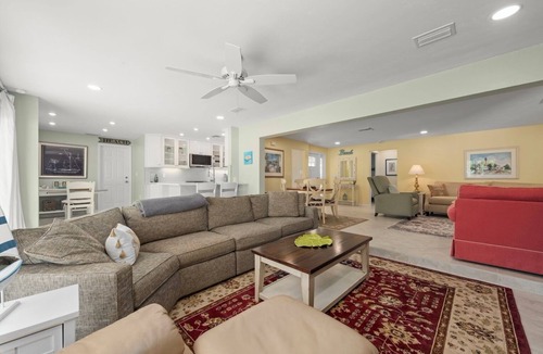 East Rocks House | Charming Chert: 3 BR Pool Home Near the Beach!