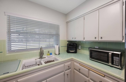 Clearwater House | Charming Coastal Haven 2-bedroom house with WiFi, AC in delightful Clearwater FL
