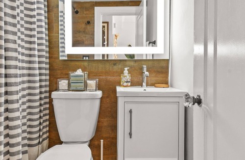 Palm Beach Condo | Charming condo, a block from the beach in the heart of Palm Beach.