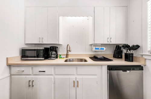 Siesta Key Cottage | Charming Cottage Near Siesta Key Village!