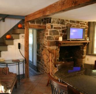 Phoenixville House | Charming Cottage Getaway in Chester Springs, Pennsylvania