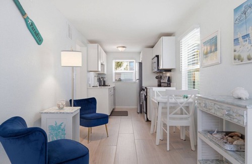 Pass-a-Grille House | Charming Cottage in Pass-A-Grille Beach, Dogs Ok