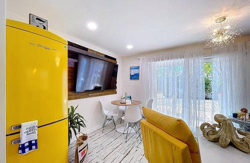Ilexhurst Cottage | Charming Ground Level Resort Style 3 unit Condo - unit C