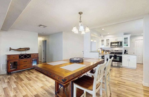 Whitfield House | Charming home w large yard, near Beaches, Sarasota, Bradenton, & the airport