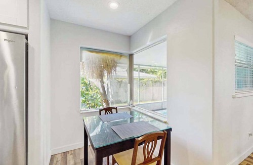 Whitfield House | Charming home w large yard, near Beaches, Sarasota, Bradenton, & the airport