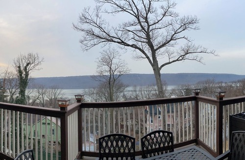 Northwest Yonkers House | Charming house in Yonkers with Hudson River View and close travel to get to NYC