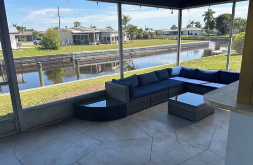 Lochmoor Waterway Estates House | Charming house in lovely North Fort Myers with WiFi, AC and on the water