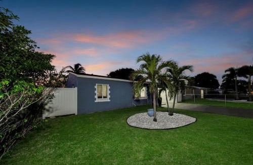 Poiciana Park II Villa | Charming House with Fenced Yard - Great Location