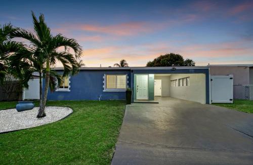 Poiciana Park II Villa | Charming House with Fenced Yard - Great Location