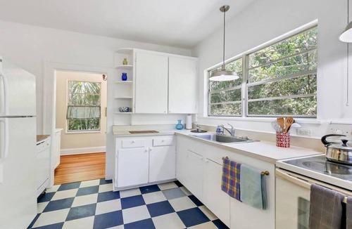Indian Beach Sapphire Shores House | Charming Indian Beach Sapphire Shores 1920's Home