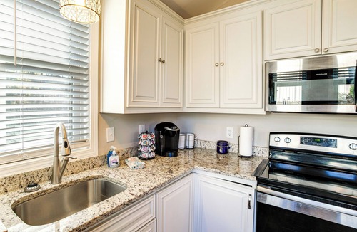 Gilbert House | Charming Lake Murray Cottage: ‘Breezy's Blyss’