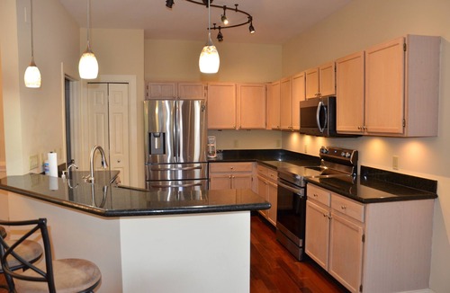 Central Naples House | Charming Lakeview House, 15 minute drive to downtown Naples beaches and 5th Ave.