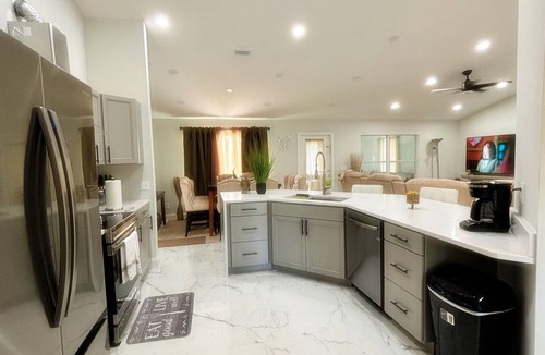 Port Malabar House | Charming & Modern 4-bedroom 2-bathroom in brilliant Palm Bay
