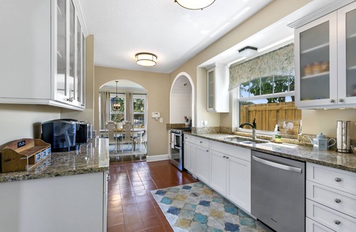 Old Northwood House | Charming Old Northwood Home ~ 3 Mi to Beach!