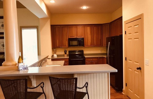Bluffton House | Charming, Peaceful Hampton Hall Cottage, Updated