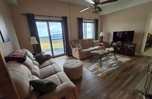 Sugar Mountain Condo | Charming Sky Blue 2-Bedroom Condo in Sugar Mountain with Resort Amenities