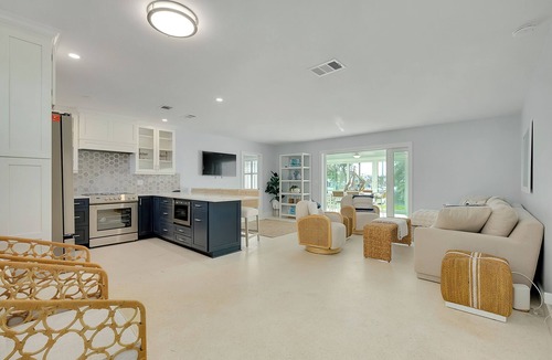 Venice Villa | Charming Venice Island Condo