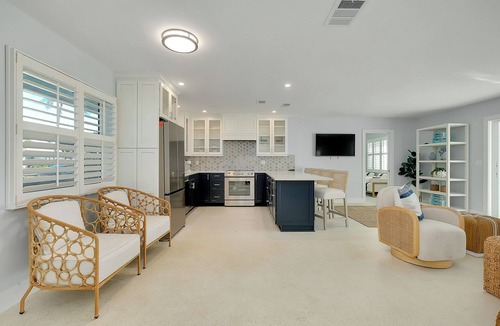 Venice Villa | Charming Venice Island Condo
