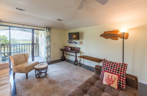 Saint Helena Island Villa | Charming villa with marsh views and wifi; 100 ft to beach