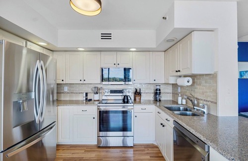 Isla del Sol Condo | Charming waterfront 2-bedroom condo with fitness room, WiFi , St. Petersburg