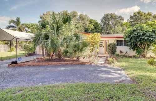 Greenacres House | Charming West Palm Beach Home w/ Private Yard!
