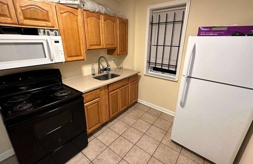 North Philadelphia West House | Cheap Private West Philly Room - Smart TV & WiFi