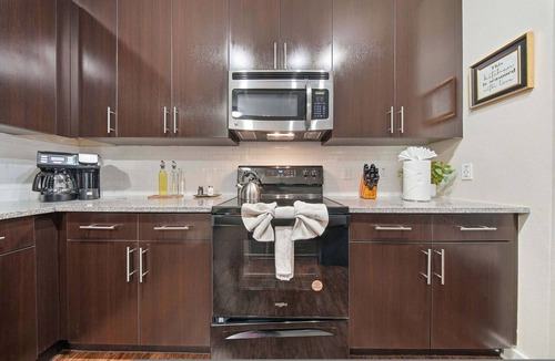 Courier City - Oscawana Apartment | Chic 2BR w/Pool + Pet-Friendly | Unit #14