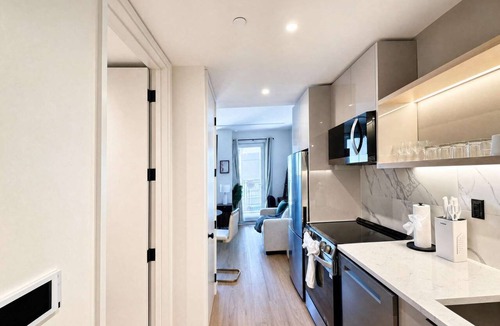 Greenpoint Apartment | Chic Brooklyn Studio Steps to the G Train | Sleeps 3