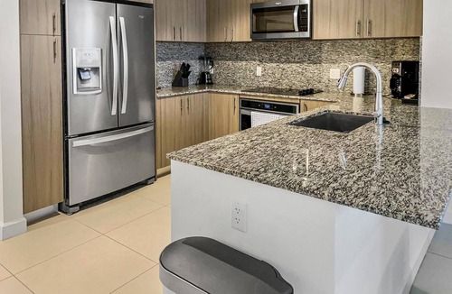 Doral Condo | Chic Doral Condo: 3BR, 3 Baths