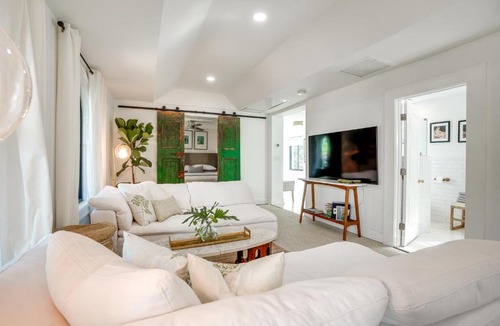 Beach Park Apartment | Chic Getaway in Desirable South Tampa District!