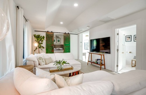 Beach Park Apartment | Chic Getaway in Desirable South Tampa District!