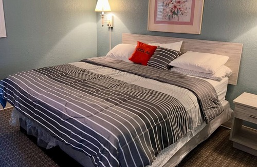 Wildwood Crest Hotel | Chic hotel suite with WiFi and AC in charming Wildwood Crest
