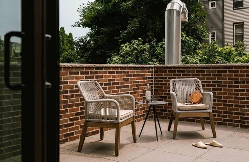 Queens Hotel | Chic Industrial-Style Rooms | Walk to Waterfront Parks & MoMA PS1 | Pets Allowed