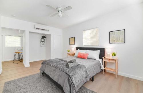 Northeast Miami Apartment | Chic Miami Studio Retreat - Prime Location