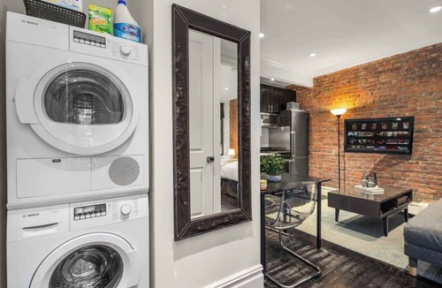 Midtown West Apartment | Chic Midtown Hideaway | Walk to NYC Landmarks