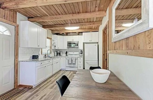 Fruitville House | Chic rustic renovated cottage in Sarasota