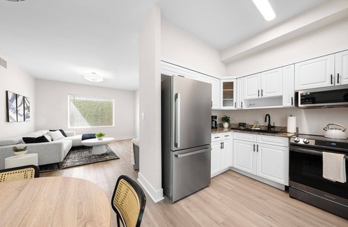 West Avenue Apartment | Chic Sobe Retreat 2-bedroom 2 full bath apartment walk to Lincoln Rd & Bay