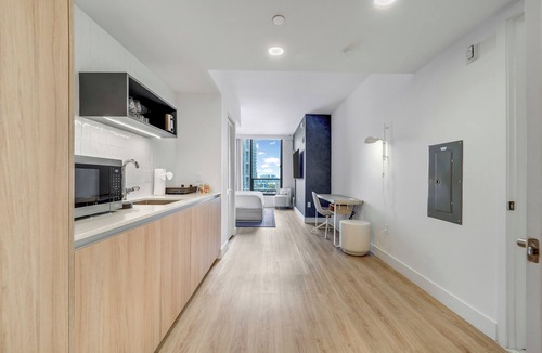 Downtown Miami Apartment | Chic studio in Downtown with Gym and Pool