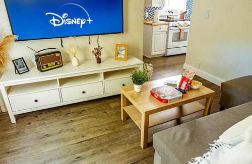 Grandview Heights House | CityPlace Stay | Convention Center, BBQ, & Beach