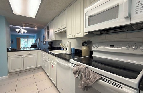 Key Colony Beach House | Clara`s Ocean Gem Condo 2bed 2bath third floor with elevator, pool & ocean views