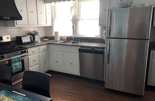 Avon Apartment | Classic Bay Head Beach House Get Away - 2 bedroom Apt in Classic Bay Head Home