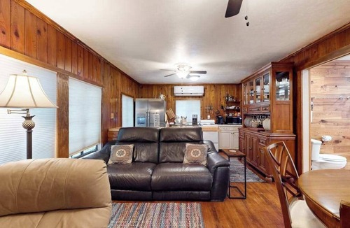 Bonita Springs House | Classic dog-friendly cottage with kitchen, washer/dryer, & central AC