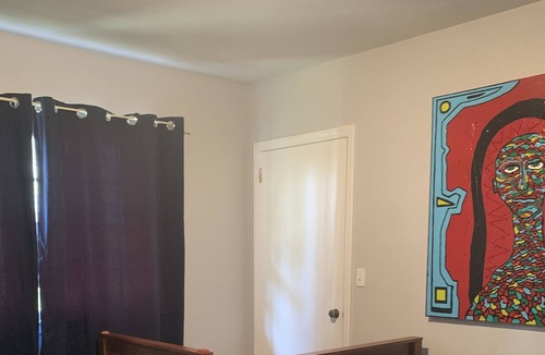Clemson House | “Clemson’s Ranch on Riggs” Premier Host. Fantastic clean home and downtown area