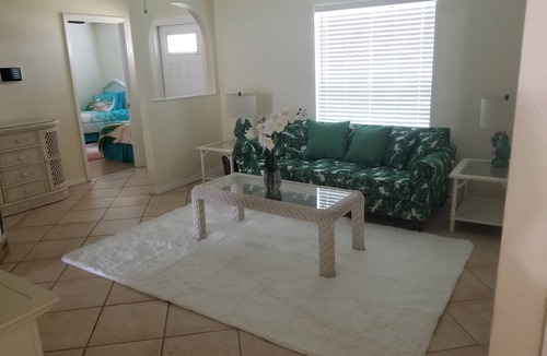 Stuart House | Close to marinas, fishing, beaches, shopping and restaurants
