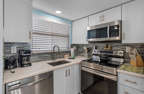 Belle Vista Condo | Coastal 2 Bedroom | Beach, Bay + Pool Views