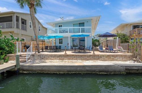 Siesta Key House | Coastal Breeze Siesta – Entire 4-Unit Complex with Dock