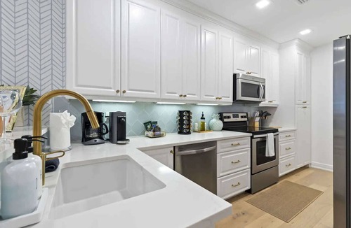 Palm Beach Apartment | Coastal condo w/oceanfront & walk to Worth Ave