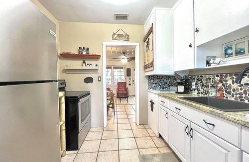 Cocoa Beach Cottage | Coastal Cottage 227 - Walk to Beach, King Bed